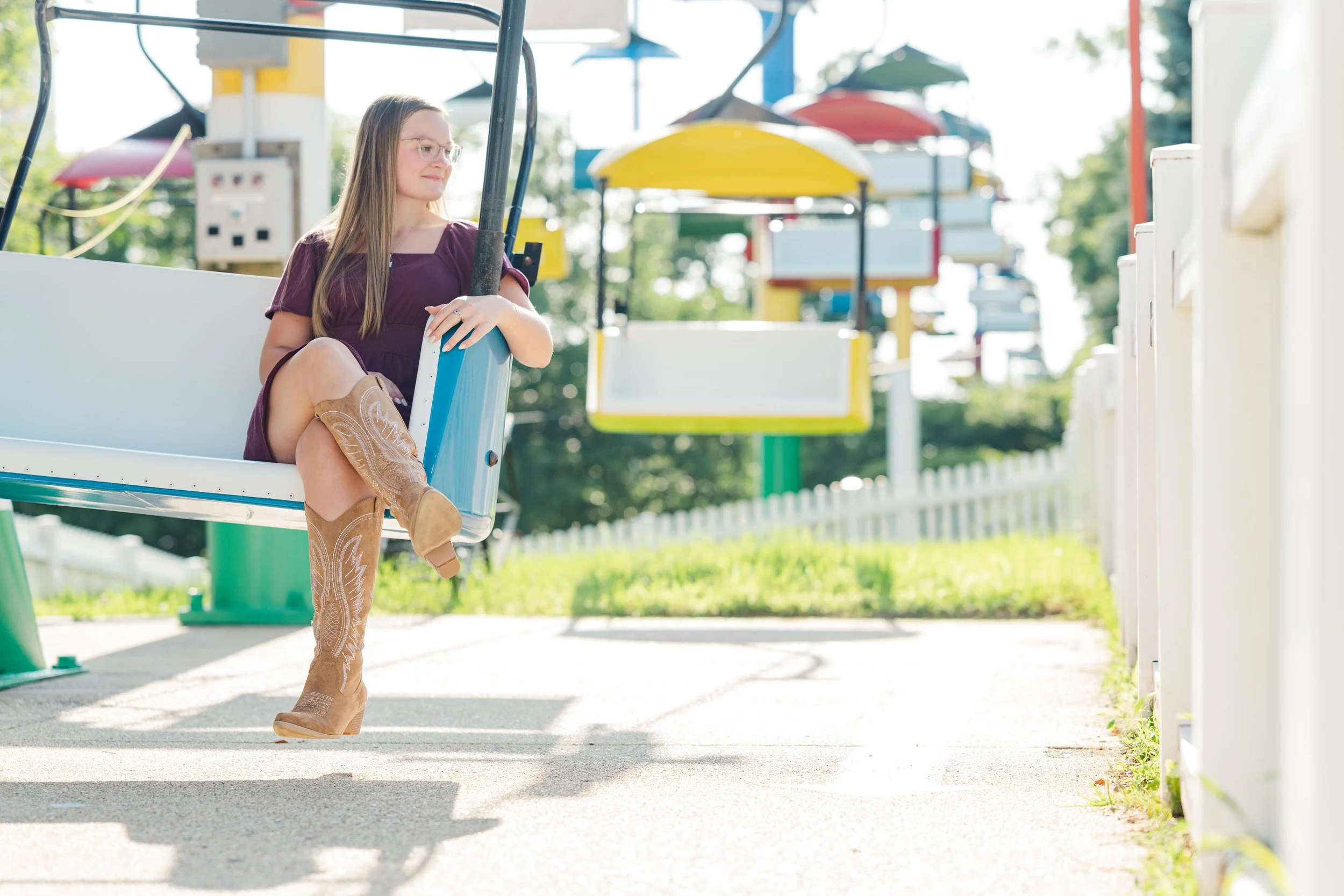  Click the image of Blayke to view her Iowa’s State Fairgrounds session! 